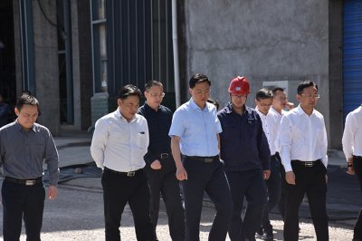 市委副书记余先河到汇赢调研钒深加工项目