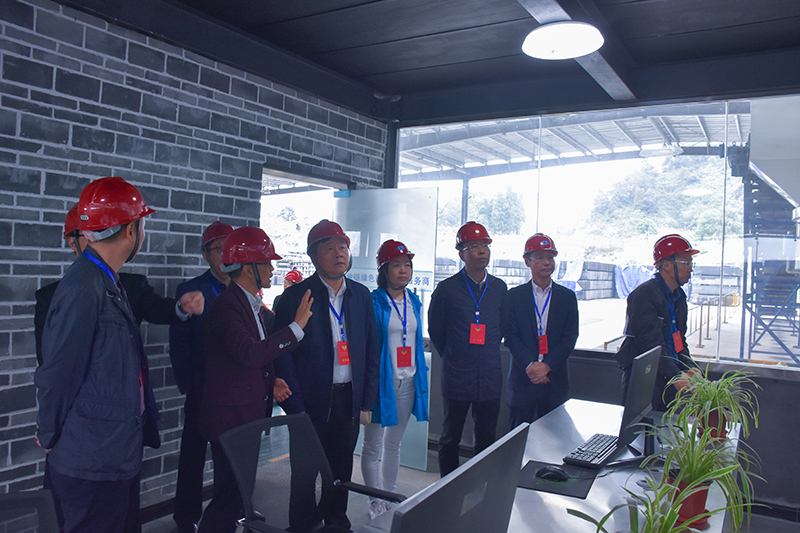 内江市政协副主席黄俊伟一行调研汇赢国际连界基地(图2)