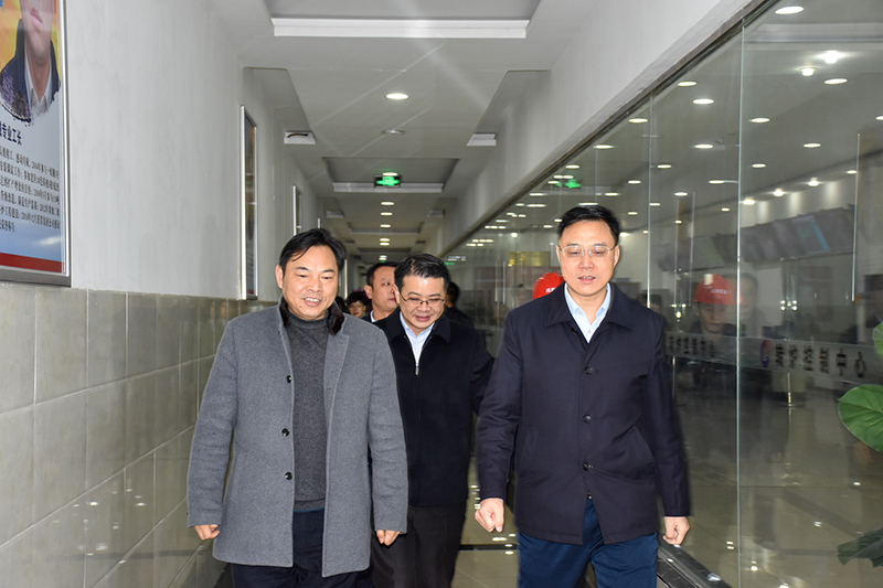 内江市委副书记余先河一行到汇赢国际慰问技能大师(图1)