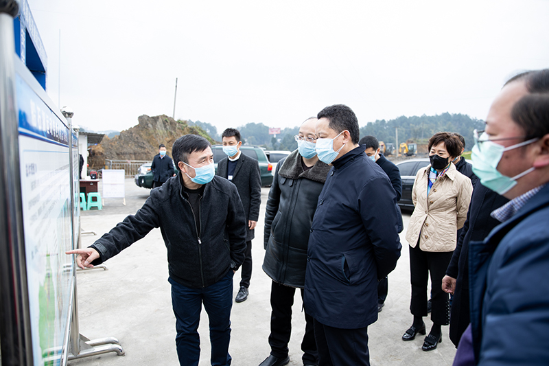 副省长杨兴平调研汇赢国际连界足球竞训基地并指导防疫工作(图2)