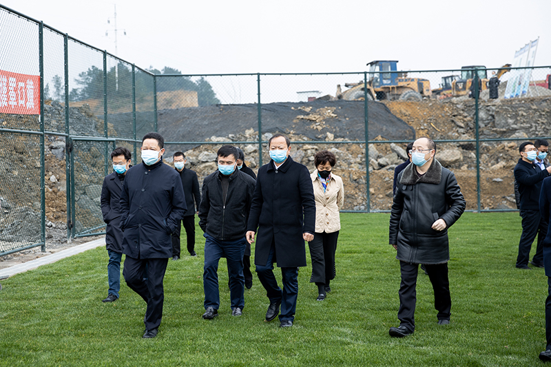 副省长杨兴平调研汇赢国际连界足球竞训基地并指导防疫工作(图3)