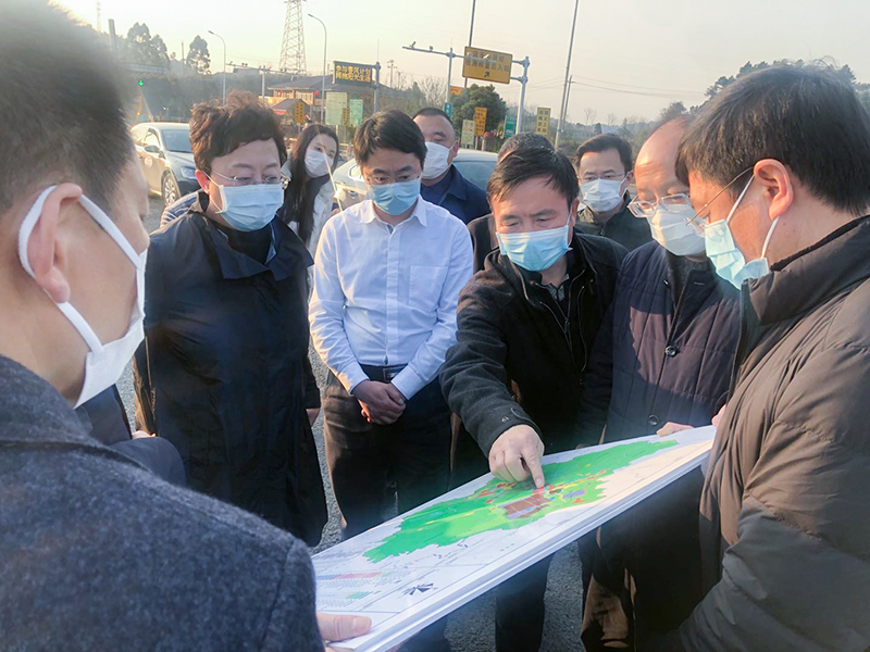 内江市委副书记、市长郑莉到汇赢国际连界基地调研疫情防控及经济发展工作(图1)