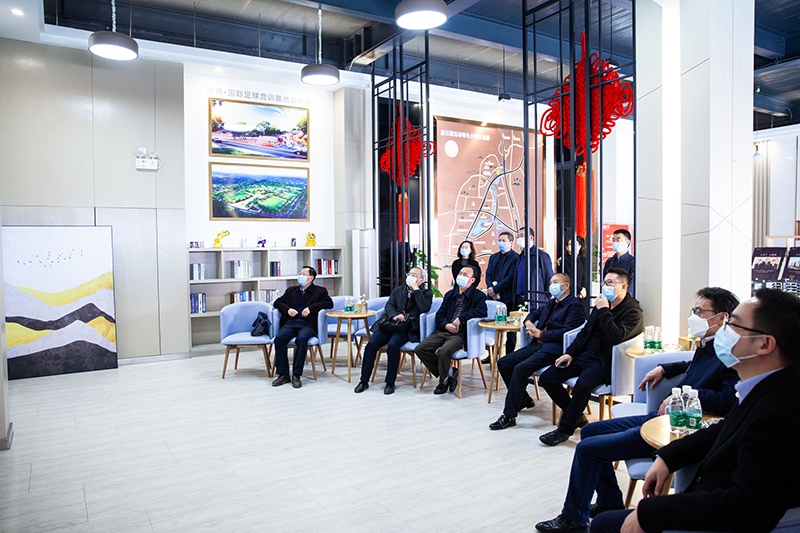 四川省装配式建筑产业协会会长蒙昌嘉莅临汇赢连界基地调研(图2)