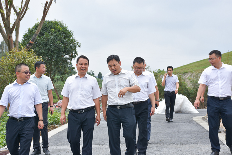 香港日升农业集团总裁李旭海一行莅临汇赢连界基地参观考察(图1)