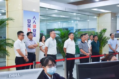 省人社厅副厅长黄晓东一行莅临汇赢调研