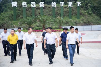 四川省旅游投资集团领导莅临汇赢国际考察国家南方·连界足球竞训基地