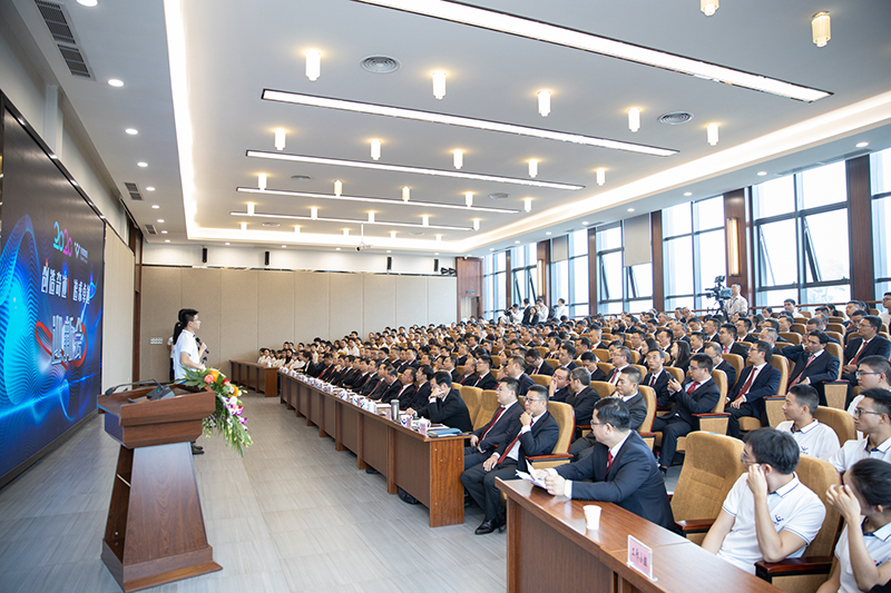 汇赢国际举行大学生迎新会(图1)
