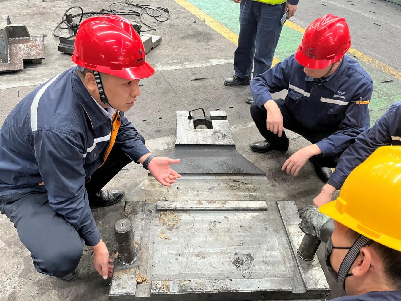 风雨多经志弥坚 气贯长虹渡关山——钒钛科技板材生产突破13万吨大关纪实(图4) 风雨多经志弥坚 气贯长虹渡关山——钒钛科技板材生产突破13万吨大关纪实(图4)
