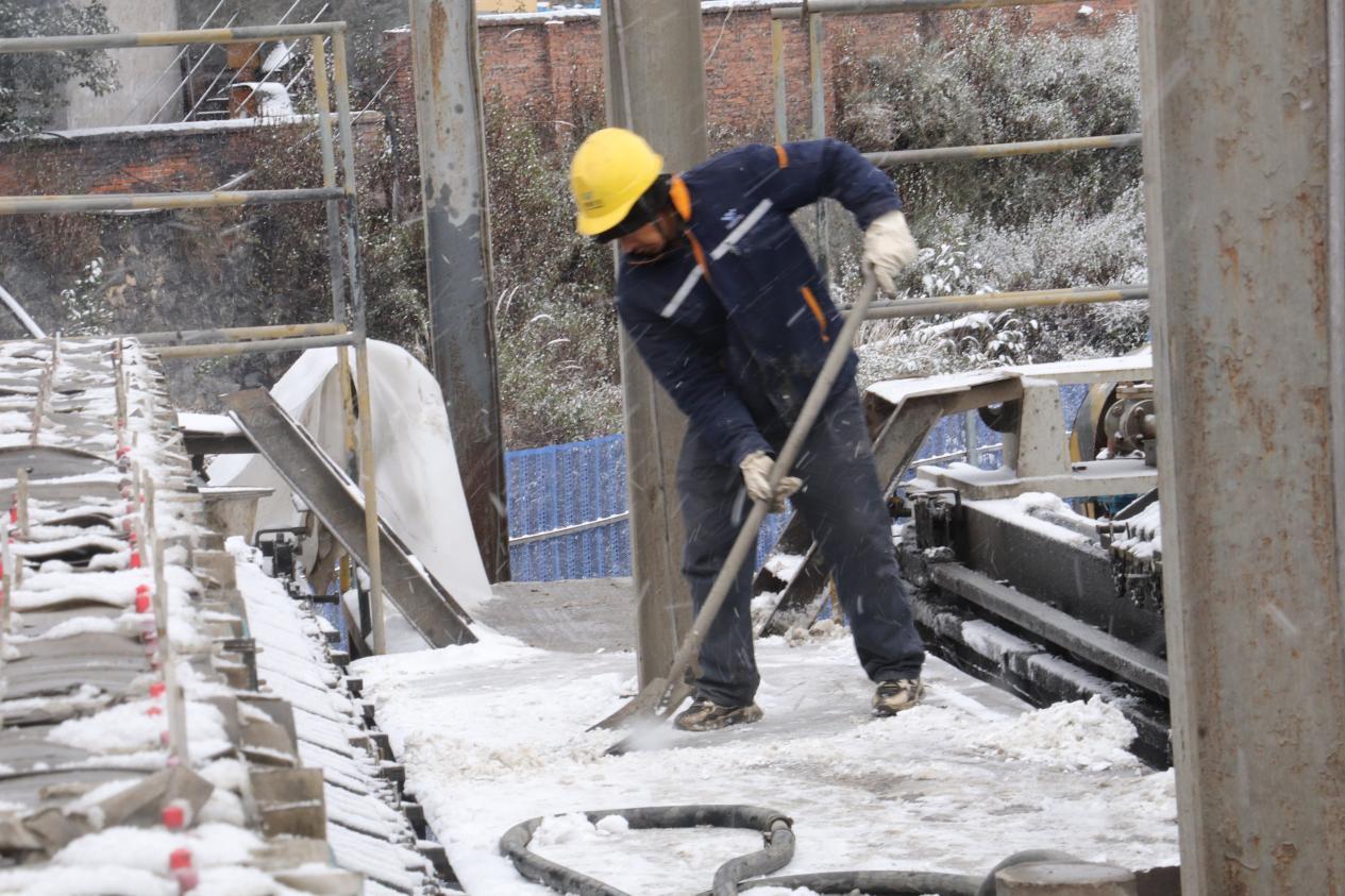 战风雪,斗严寒! ——联鑫矿业公司会理区域全力护航节前安全生产(图3) 战风雪,斗严寒! ——联鑫矿业公司会理区域全力护航节前安全生产(图3)