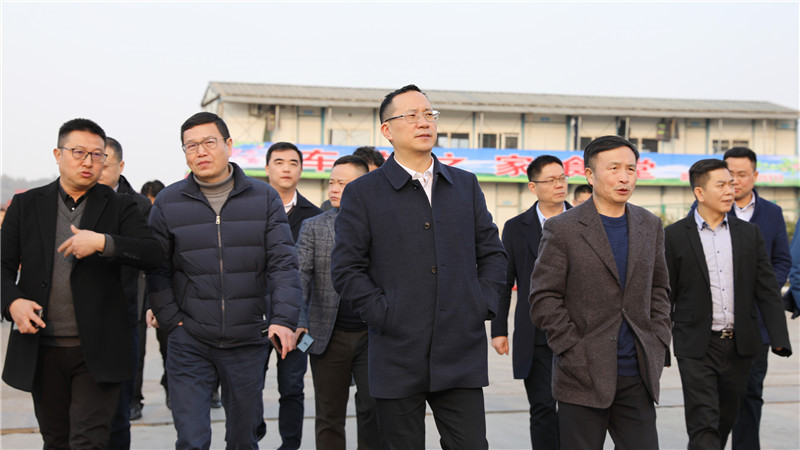 成都兴城供应链集团到汇赢钒钛科技考察交流(图1)