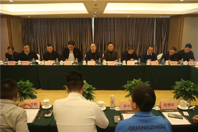 企业搭台 专家唱戏 大咖齐聚 ——汇赢法兰克福足校研讨会召开(图5)
