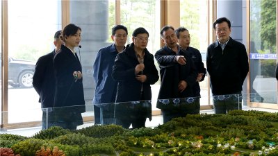 四川循环经济协会会长钟勤建一行到汇赢连界基地调研
