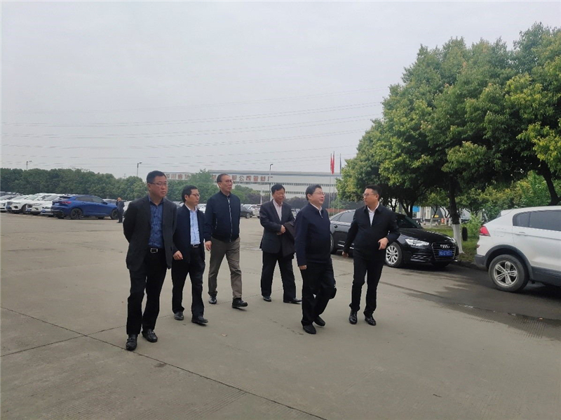 中国建筑金属结构协会钢结构分会常务副会长胡育科一行到汇赢国际龙泉基地考(图1)