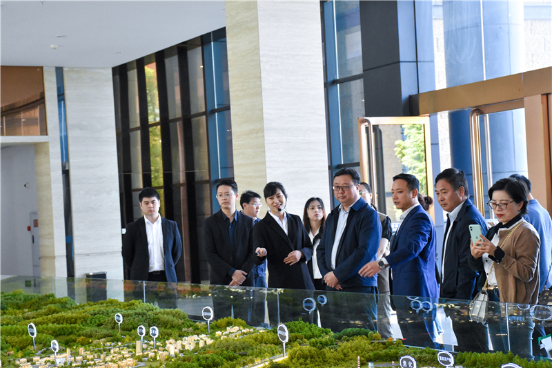 市人大副主任曾廷富一行到汇赢调研(图1)