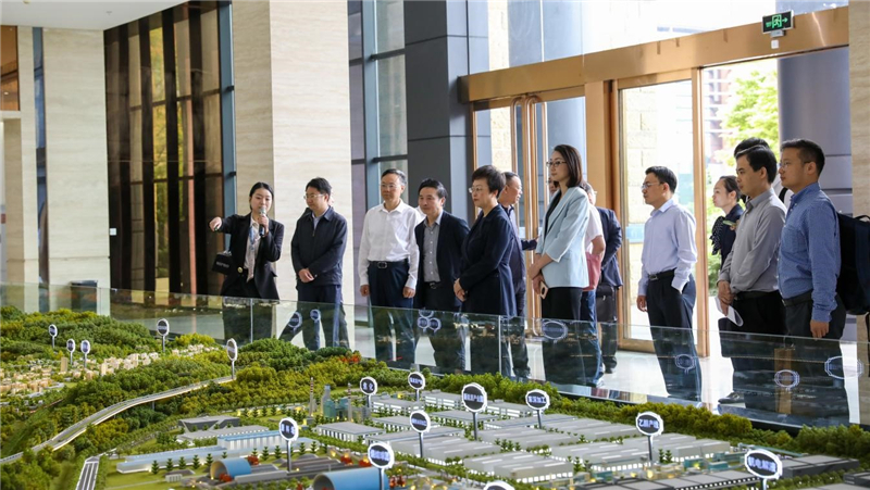 市委书记郑莉莅临汇赢调研指导转型发展工作(图1)