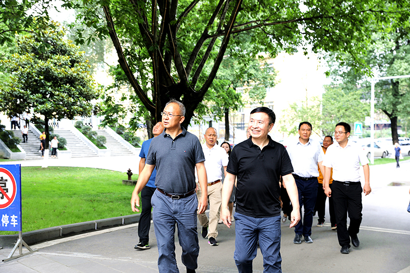 西昌市委副书记曾怀阳一行到汇赢调研(图2)
