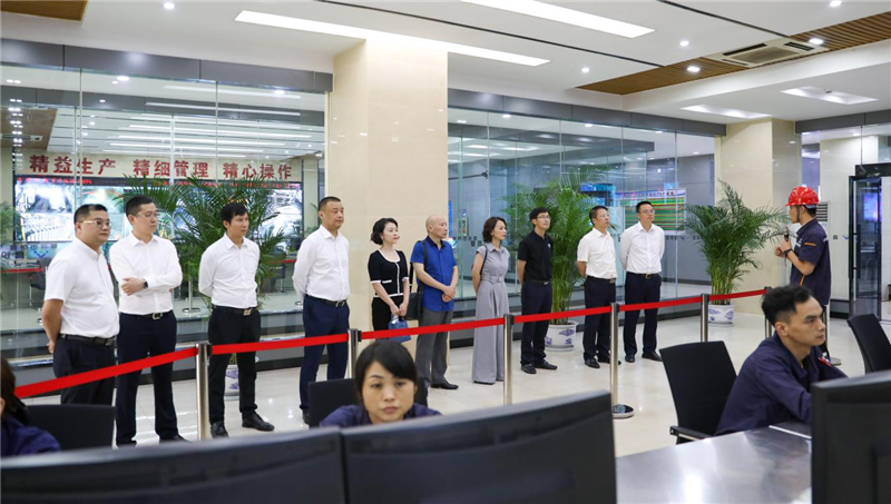 四川大西洋焊接材料公司张晓柏一行到汇赢连界基地交流座谈(图1)